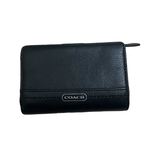 Coach Handbags - Coach zip wallet